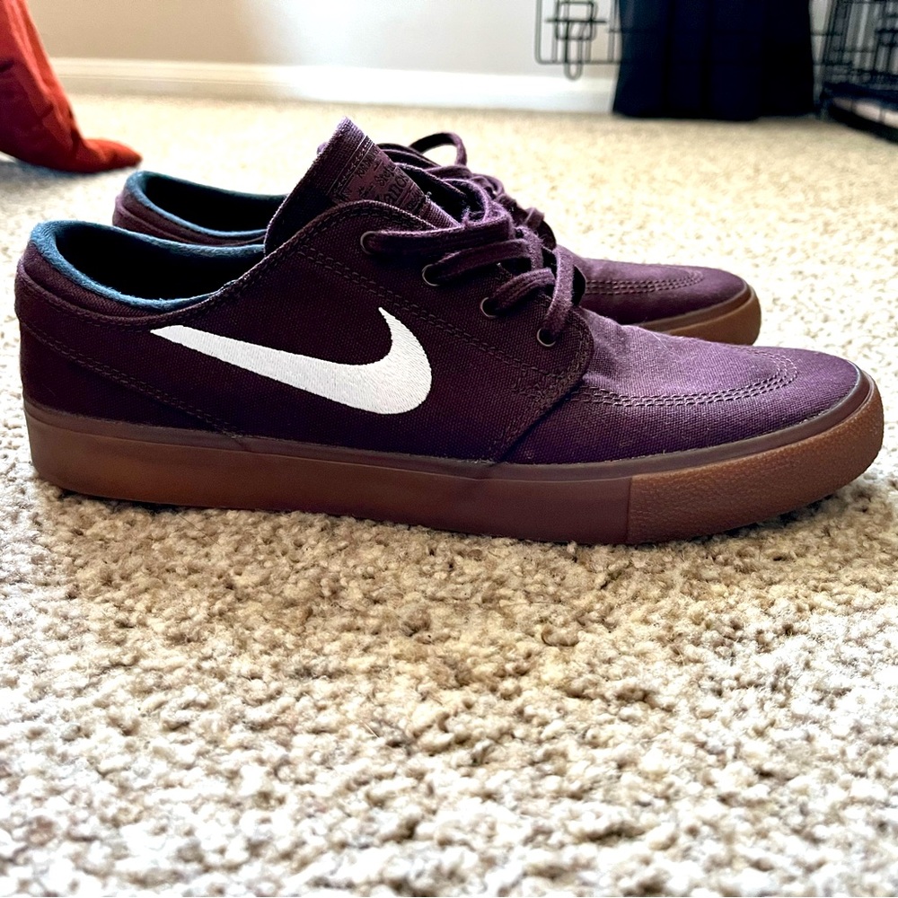 Nike Janoskis maroon